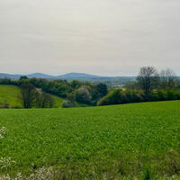 Aussicht auf die Gleichberge - Rundweg Goethestein - Grüner Tisch