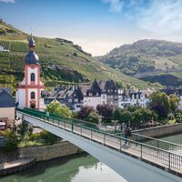 Mosel - Zell - Fußgängerbrücke - Wandern - Kirche - Zeller Schwarze Katz