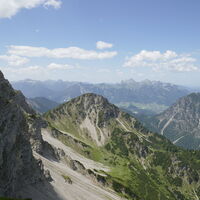 die 2. Stelle nach dem "Zahn" klettern wir nordseitig ab - wir blicken bereits zum Hochjoch