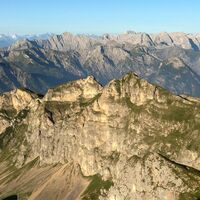 toller Blick vom Hochiss auf die Dalfazer Wände, im Hintergrund das Karwendel
