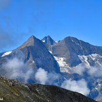 Auch der Großglockner schiebt sich langsam ins Blickfeld.