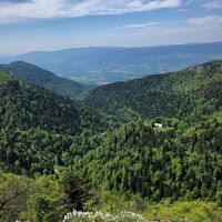Grate von Sur Lyand - Blick auf die Hütte von Arvières und das Valromey