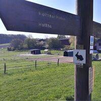 Wegweiser mit Wegemarkierung