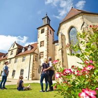 Morschen Kloster Haydau mit Besuchern