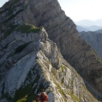 Übersicht von Gipfel und Schlüsselstelle vom Übergang zum Scheiblingstein
