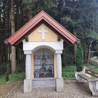Kapelle am Waldrand bei Freundorf
