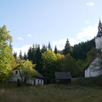 vorbei an der Sankt Leonhard Kapelle...