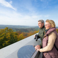 Alheimer Turm Aussichtsplatform mit Menschen Urheber EMF Fotograf Stefan Bochenek