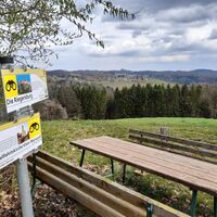 Rastplatz mit Fernsicht bis zu Riegersburg!