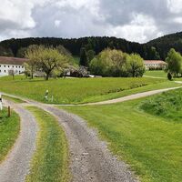 14.2 km Im Golfplatz rechts auf Pfad