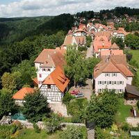 Blick ins Fachwerkstädtchen Zavelstein vom Burgturm aus
