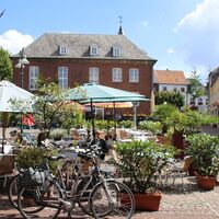 Roßtorplatz in Wassenberg mit Gastronomie und Altem Rathaus