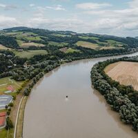 Radfähre "Donaubus" auf der Donau von Ottensheim nach Linz