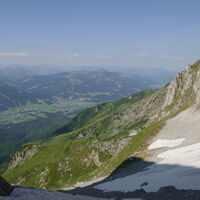 nach der ersten Steilstufe quert man das Kar / Schneefeld