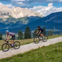 Gravelbike mit Blick auf den Latemar