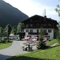 Gasthof Adolari mit Terrasse
