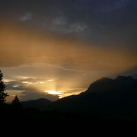 ich fahre noch talauswärts und darf noch einen schönen Sonnenuntergang genießen