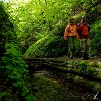 Wanderer unterwegs in der Landgrafenschlucht