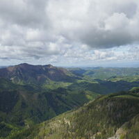und blicken vorm Gipfel des Hochstaff in die Ferne