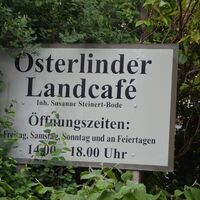 Willkommensschild Osterlinder Landcafé