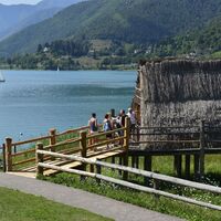 Pfahlbauten vom Ledrosee