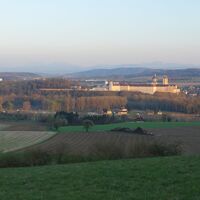 Blick in das Donautal und Voralpen mit dem Stift Melk
