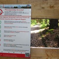 Hinweis zur Downhillstrecke - nicht befahrbar für MTB-Radler