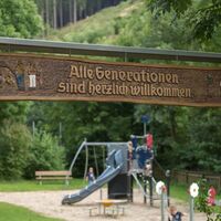 Mehrgenerationen-Spielplatz bei Lenne
