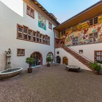 Rathaus Innenhof mit Stadtbüro