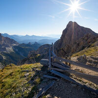 [ Dolomiten, Rosengarten ] | Tag 3 | Im Maximilian-Klettersteig; Damit es nicht langweilig wird: Ein Schafzaun am schmalen Grat