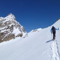 Wir queren im Steilgelände hinüber zum Gaisbergjoch