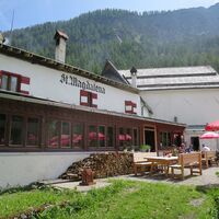 St. Magdalena. Oben Hochmahdkopf und Haller Zunterkopf.