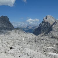 Durchblick zum Warscheneck, rechts Spitzmauer