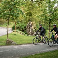 Zwei Radfahrer auf der Georadroute Ruhr-Eder