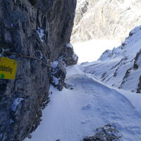 vor dem Daumen bietet sich die einzige Möglichkeit den Klettersteig zu verlassen