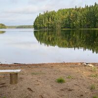 Der Strand von Laivarannanlahti lädt zum Schwimmen ein.