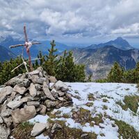 Improvisiertes Gipfelkreuz Lichtbrenntjoch