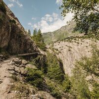 Aufstieg nach der Hängebrücke Richtung Riederfurka