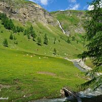 Seinen Namen erhielt das Tal von der das entsprechende Tal durchquerenden Großen Fleiß. Wer genug Kondition hat kann noch weiter zur Otto-Umlauft-Biwakschachtel (33/4 St.) und auf den Hocharn (5 St.) wandern.