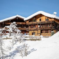 Urige Bauernhäuser am Oberen Höhenweg Alpbach