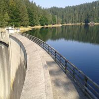Staumauer: Hirzmann Stausee