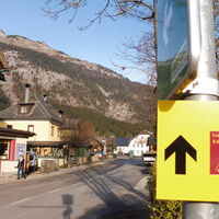 durch den Ort