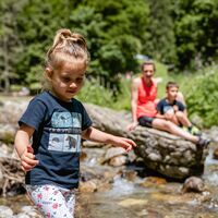 Spaziergang auf dem Talboden-Naturlehrpfad