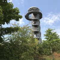 Turm im Park der Gärten