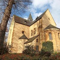 Kirchenrundling und Stiftskirche