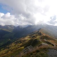 Blick vom Wiedersberger Horn über den Grat, der zur Sagtaler Spitze (Standkopf) führt.