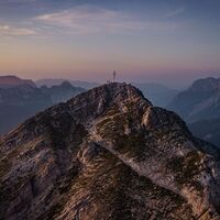 Reither Spitze mit Schafe - Karwendel Hoehenweg Etappe 1.jpg