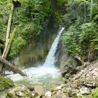 wir folgen dem beruhigenden Rauschen bis ins Tal