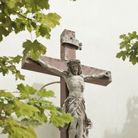 Kreuz vor der Wolfgangskapelle auf dem Thurner