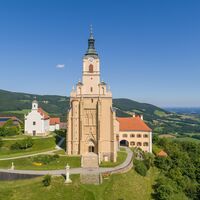 Wallfahrtskirche Pöllauberg Luftaufnahme in der Oststeiermark